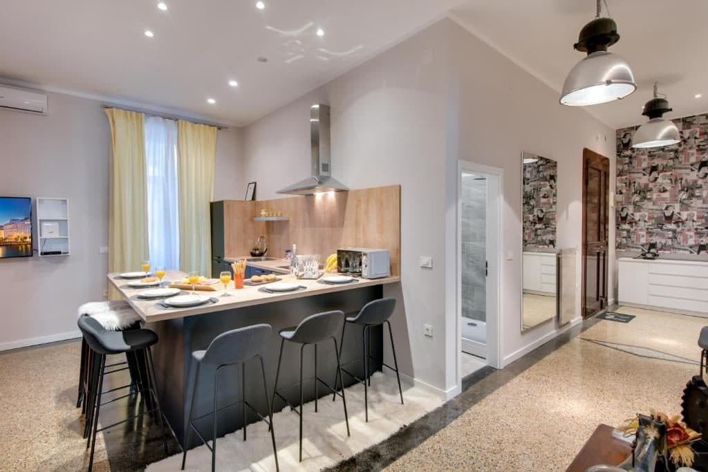 Moderan studentski stan (90 m²) s dvorištem u samom centru Rijeke — Centar