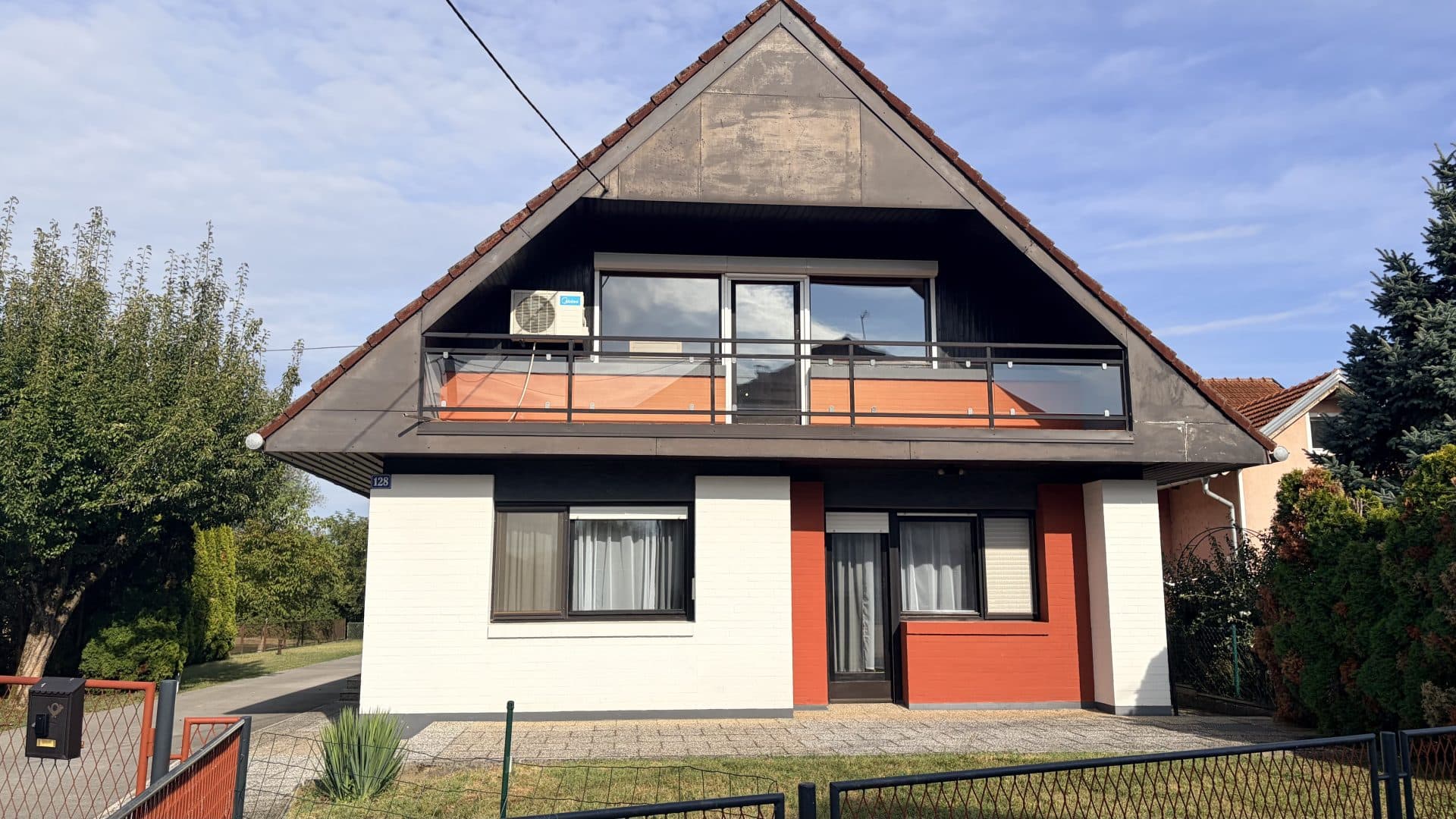 Kralovać - Ozaj - Trg, UNIQUE PROPERTY 250 m2 on the river Kupa — trg