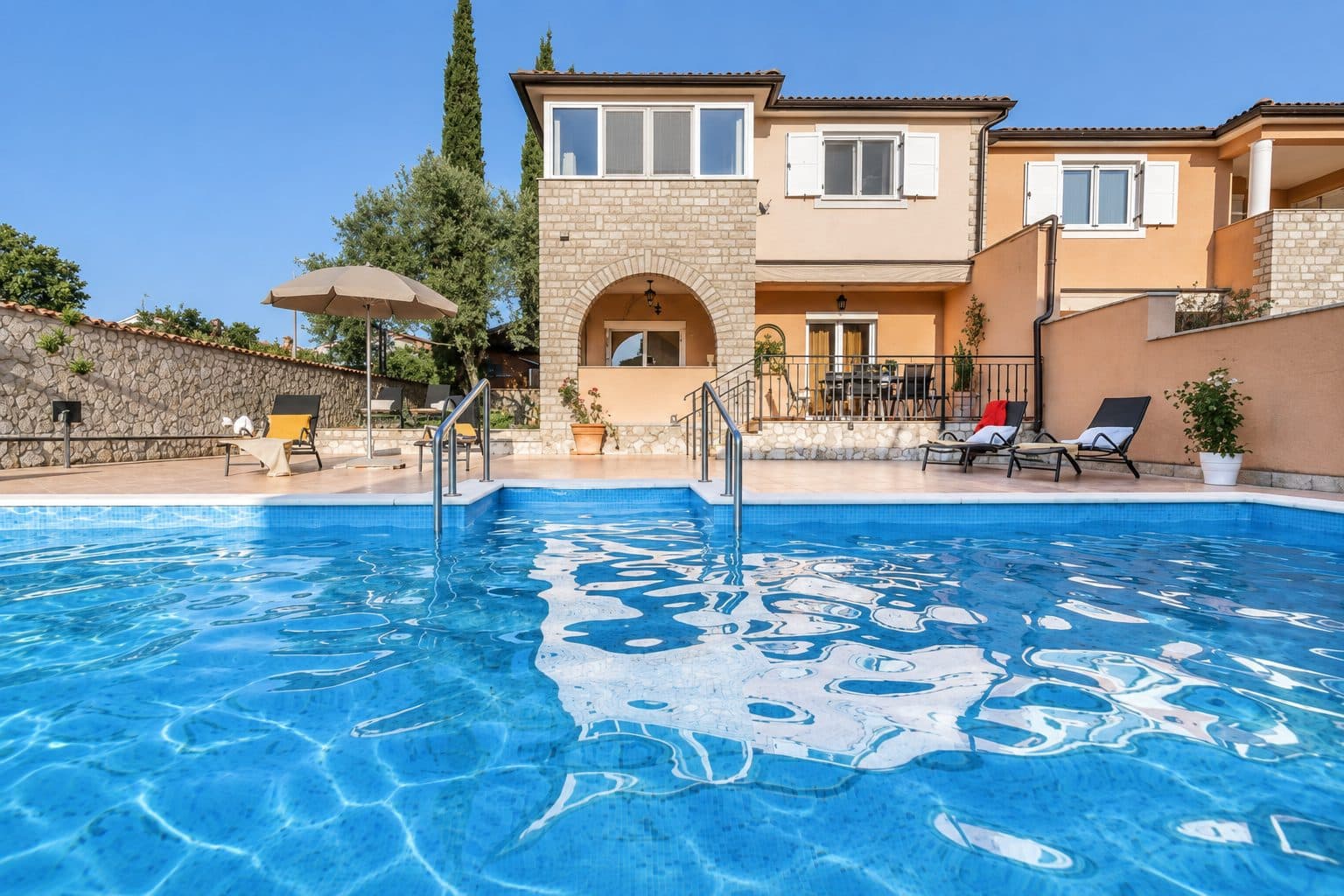 Istrien, Kaštelir-Labinci, Rogovići – Haus mit privatem Pool zur Langzeitmiete — Foto 1